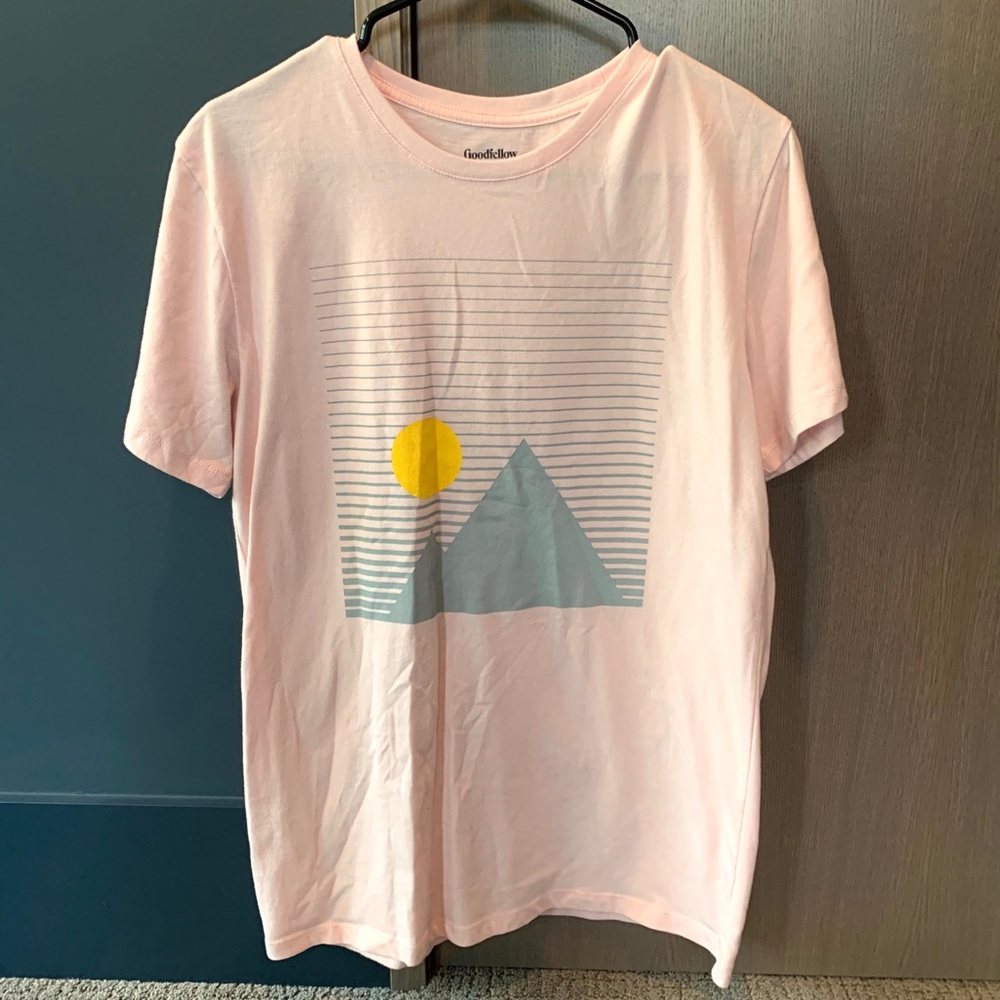 Men’s Goodfellow tshirt with design